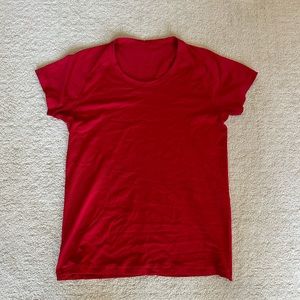 Lululemon women’s red r shirt